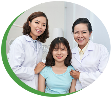 Qualitas Singapore clinic doctors attending to a patient